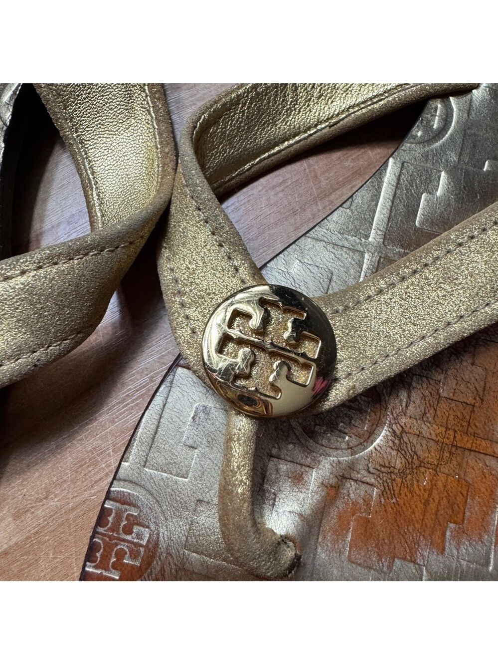 Tory Burch thora flat thong gold leather sandals size 8 - Picture 4 of 8